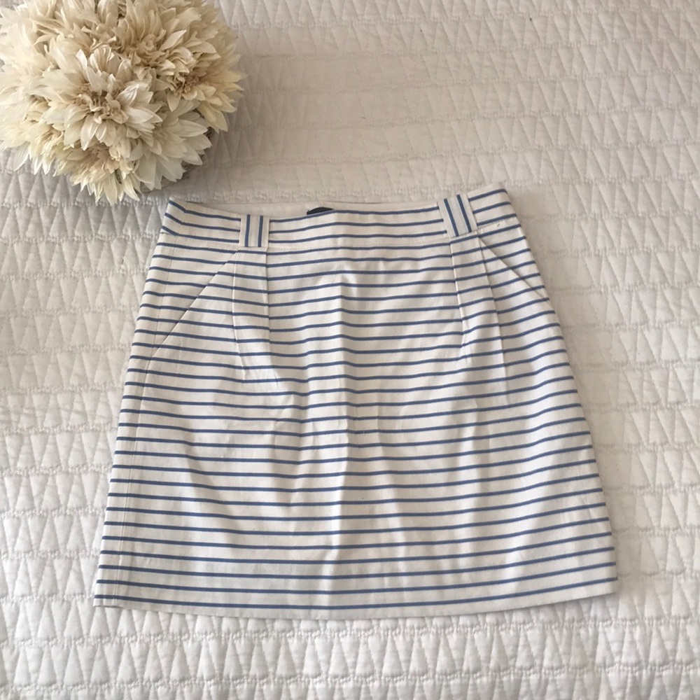 New! Mini skirt with pinstripes